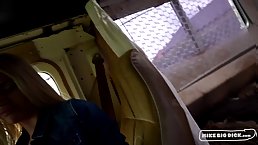 Long-haired blonde beauty gets her tight pussy stretched in the car